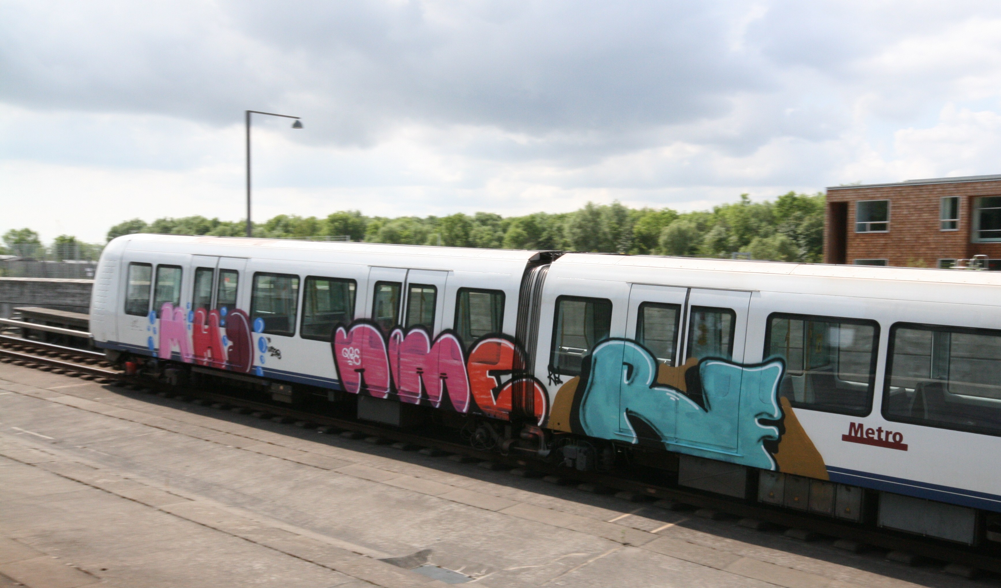 copenaghen subway graffiti backjump