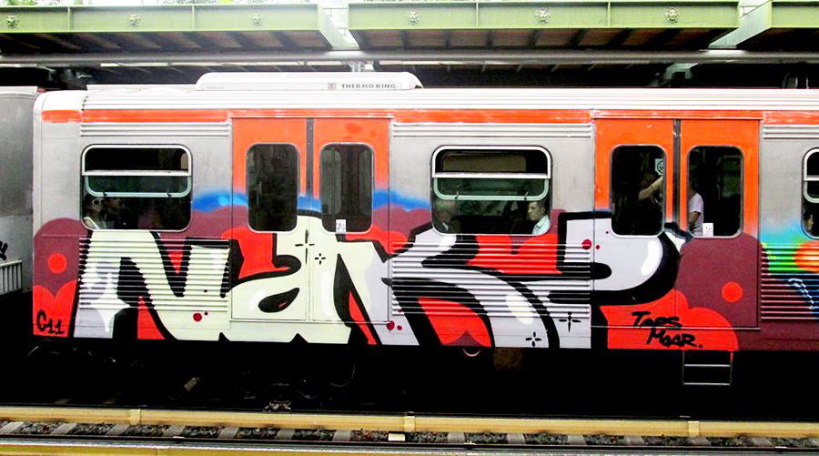 graffiti subway running athens nakz