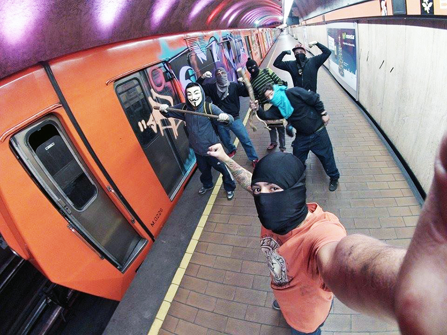 graffiti subway mexicocity platform station newyearseve teamdestructo selfie