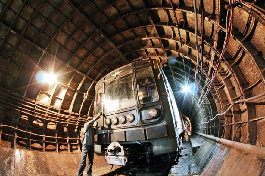 graffiti subway moskow tunnel head