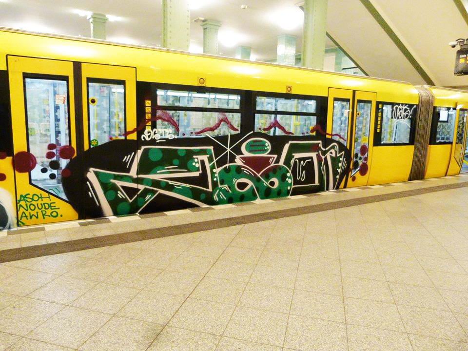 graffiti subway berlin running zio dsts