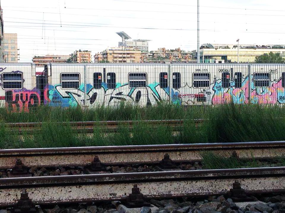 graffiti rome subway italy running poison lash