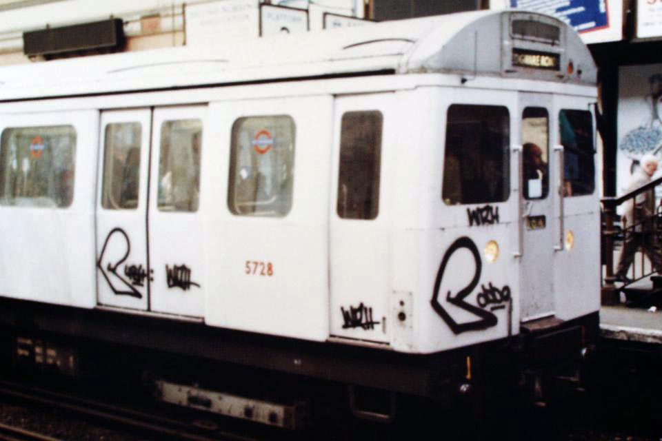 graffiti subway london  early 1987 tube underground kingrobbo rip 