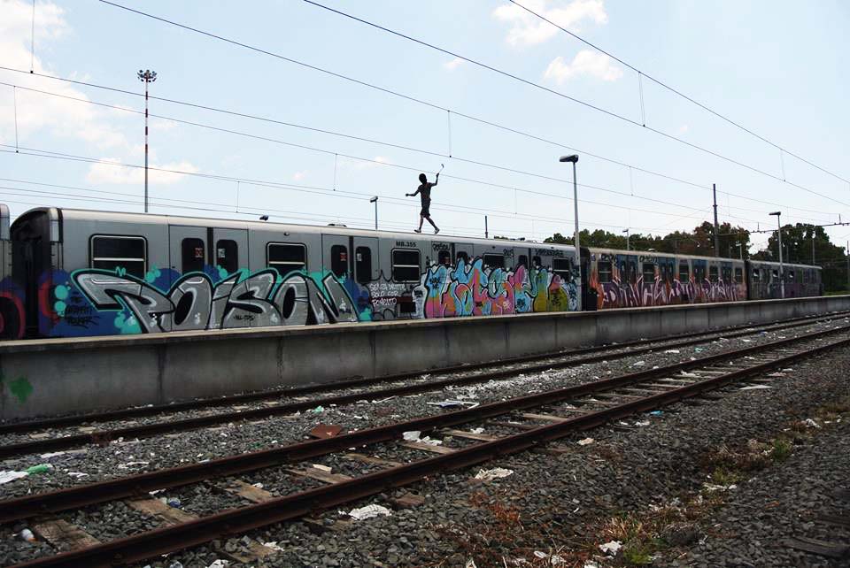 graffiti subway rome italy e2e magliana platform