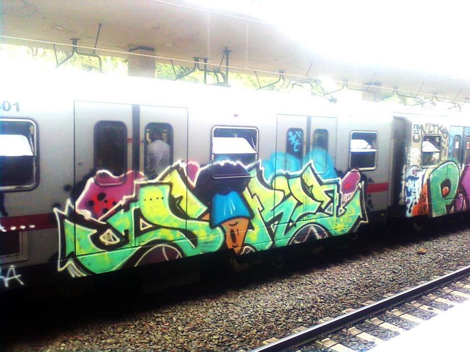graffiti subway rome running italy