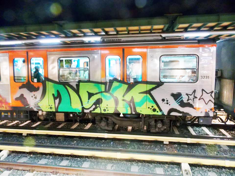 graffiti subway greece athens running