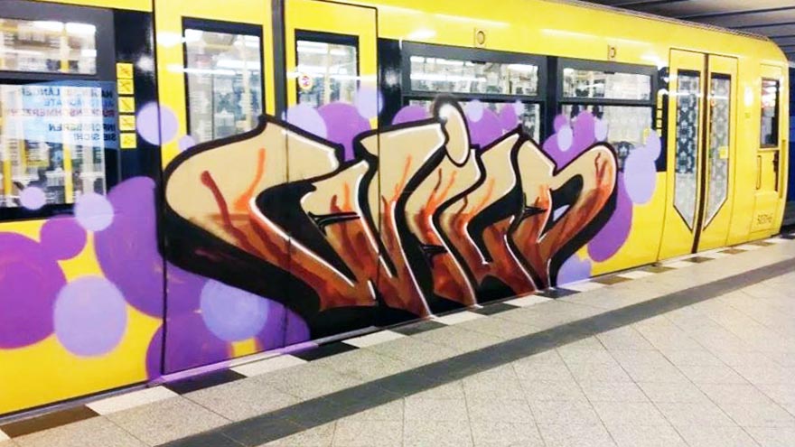 graffiti subway train wild berlin germany running