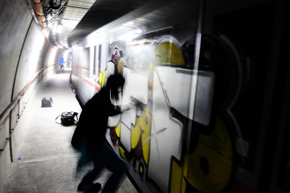 subway graffiti train vienna tunnel action austria