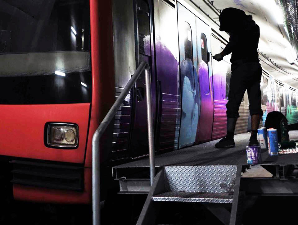 graffiti subway train lisbon portugal tunnel action