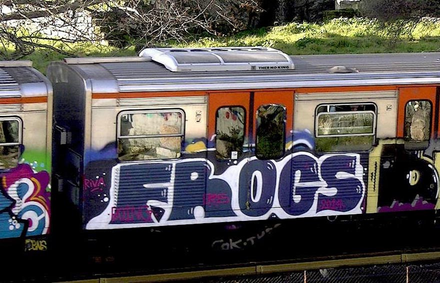graffiti train subway athens greece frogs
