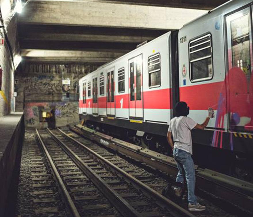 graffiti train subway italy milan tunnel