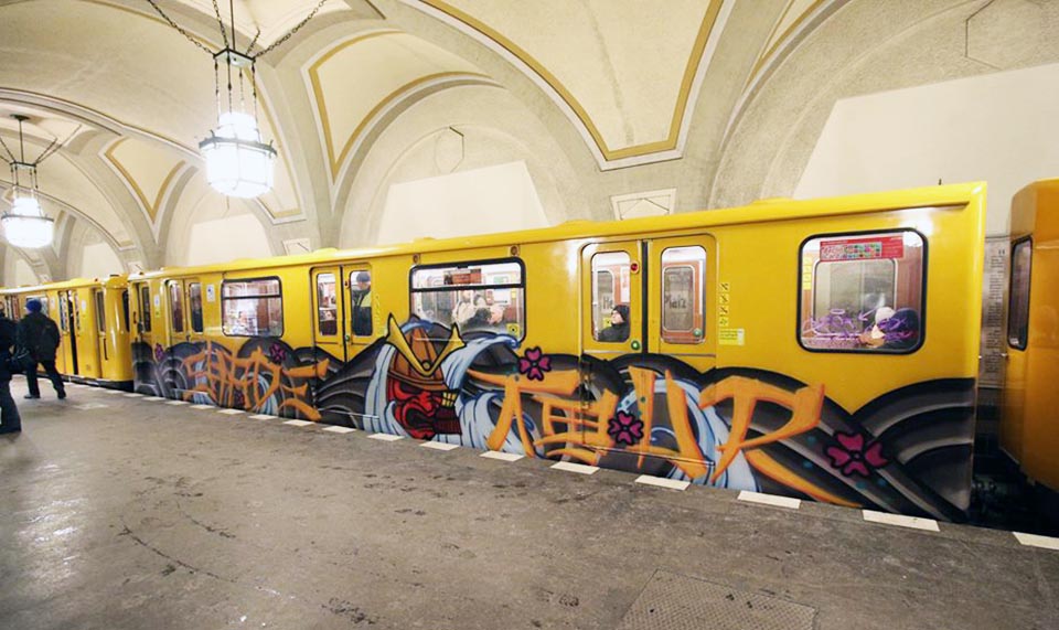 graffiti subway train magazine rome italy