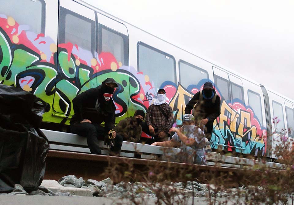 subway train graffiti copenhagen denmark pose party 2016
