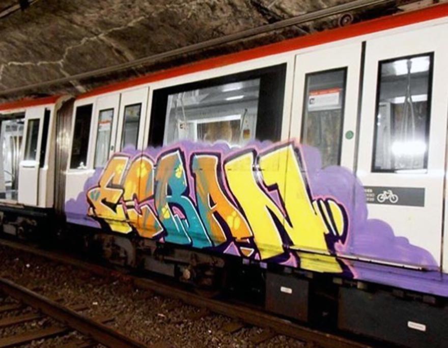 graffiti subway train barcelona spain ecran