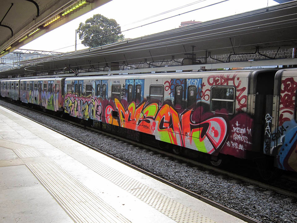 graffiti train subway rome italy runa poison runnin