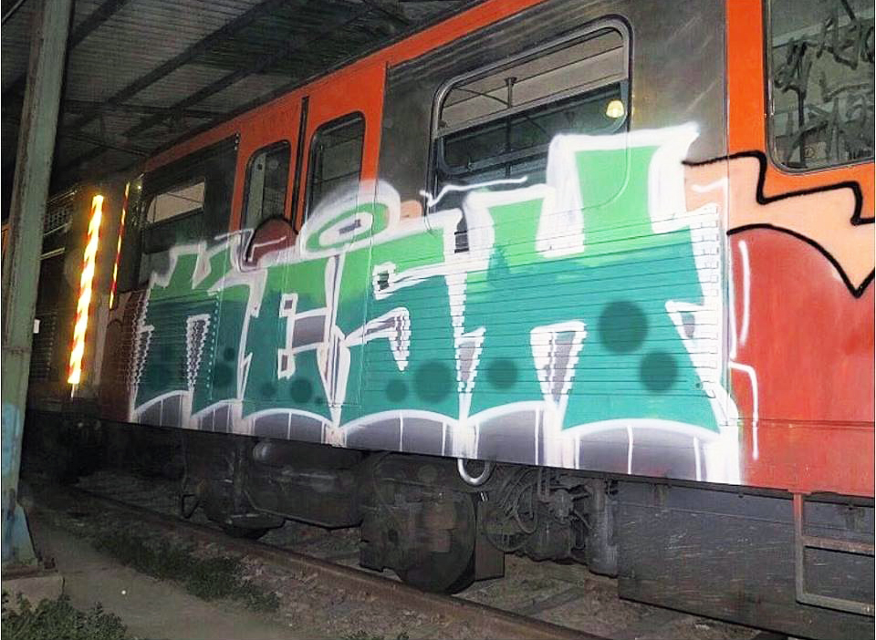 subway graffiti train metro athens greece kesh