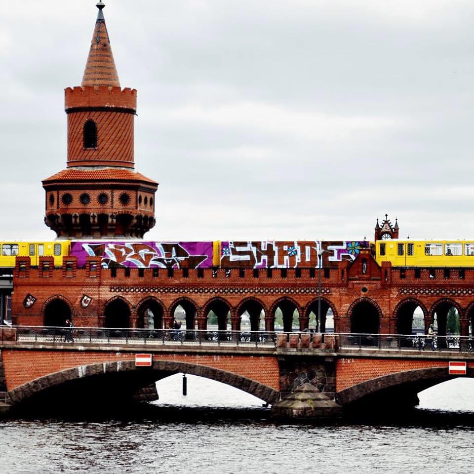 graffiti train subway berlin germany 2wholecar running