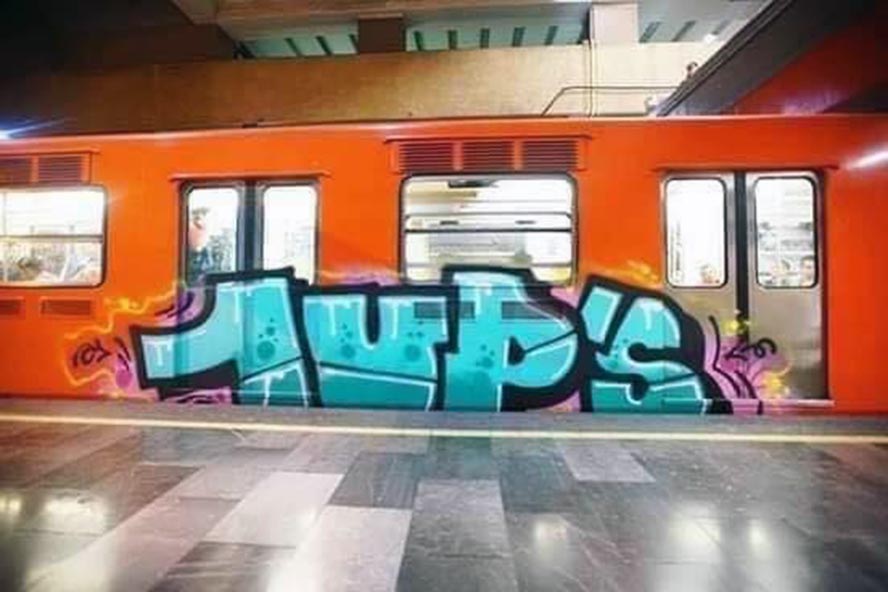 graffiti writing train subway subwayart mexicocity mexico 1up running
